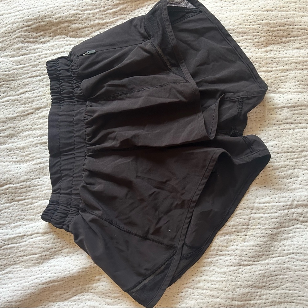 Lululemon Hotty Hot 2.5” Low Rise Shorts